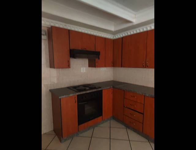 2 BEDROOM FLAT TO LET IN VAALPARK